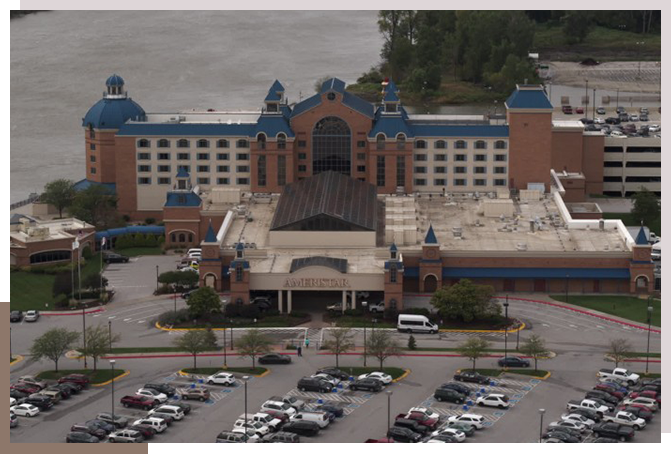 A large building with many cars parked in it.